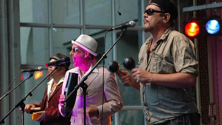 Südamerikanische Musik im Oberpfälzer Dialekt präsentierten die Amberger Band Los Dos y Compañeros in berauschender Weise.