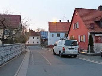 Auch hier in der Gremsdorfer Brückenstraße muss der Kanal ausgewechselt werden.  Foto: Pauline Lindner