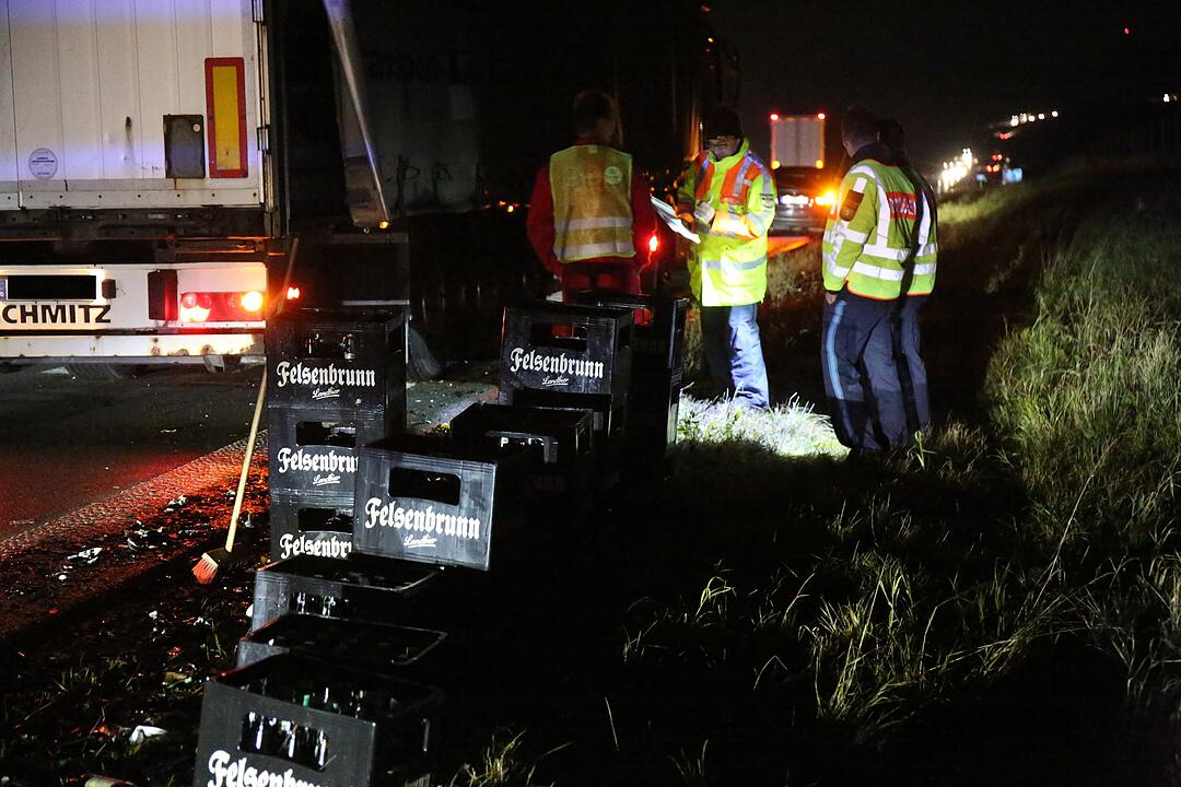 Oberfranken: Bierlaster verliert Ladung auf B173