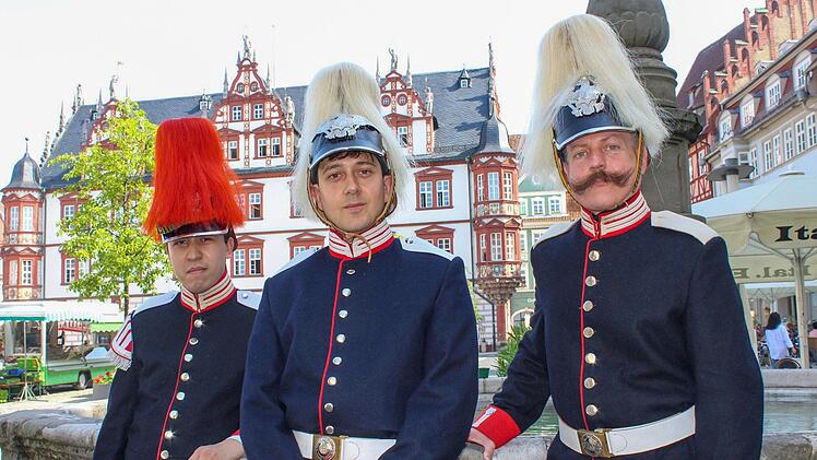 Die historischen Darsteller Evan Jarvis, Matt Somma und Brent Mikulak aus Virginia legen auf dem Weg ins tschechische K&ouml;niggr&auml;tz einen Zwischenstopp in Coburg ein. Cindy D&ouml;tschel