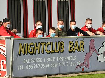 Nicht wegen eines Nachtclub-Besuchs, sondern wegen des Aufenthalts im Ludwigsstadter Vereinsheim nach dem Spiel müssen 20 Fußballer, Trainer und Betreuer des FC Lichtenfels II in Quarantäne. Foto: Gunther Czepera