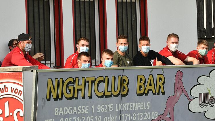 Nicht wegen eines Nachtclub-Besuchs, sondern wegen des Aufenthalts im Ludwigsstadter Vereinsheim nach dem Spiel müssen 20 Fußballer, Trainer und Betreuer des FC Lichtenfels II in Quarantäne. Foto: Gunther Czepera