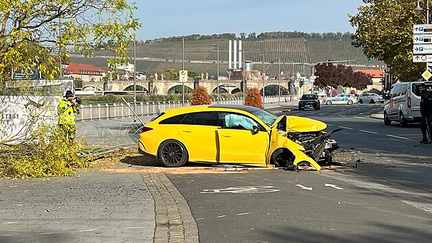 Sportwagenfahrer stirbt bei Unfall in W&uuml;rzburg