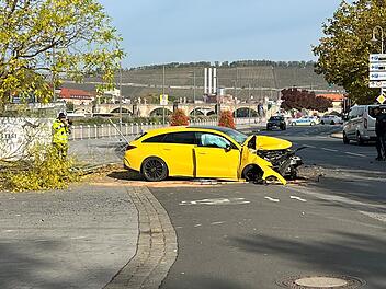 Sportwagenfahrer stirbt bei Unfall in Würzburg
