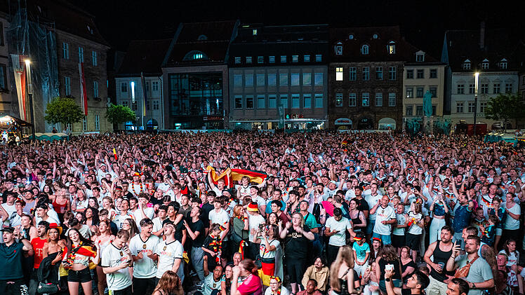 Ausnahmezustand in der Bamberger Innenstadt: 4000 Menschen feiern Sieg der National-Elf