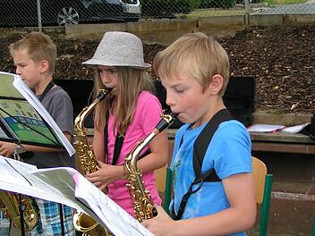Die Weilersbacher Schüler zeigen, was sie im vergangenen Jahr an ihren Instrumenten gelernt haben. Fotos: Amon
