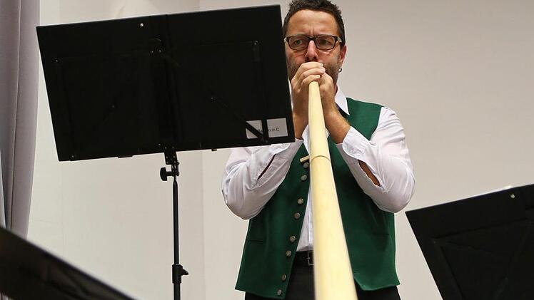 Martin Heid am Alphorn. Jochen Vogler