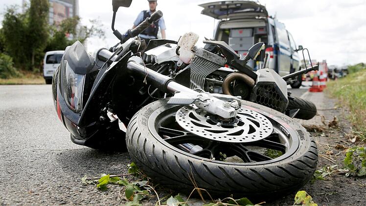 Der 34-jährige Motorradfahrer wurde schwer verletzt. (Symbolfoto)