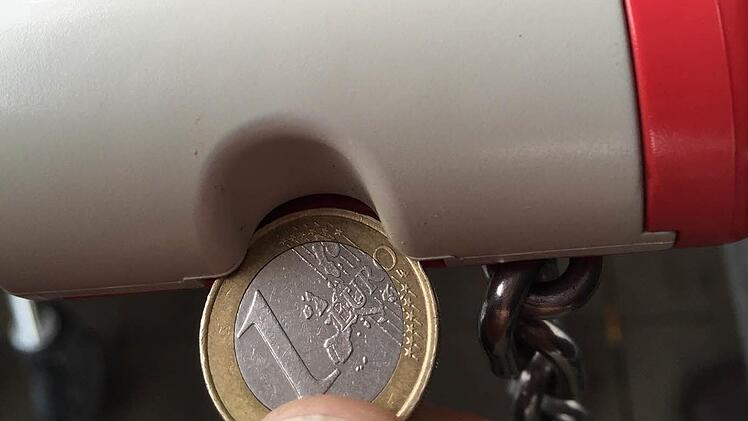 Die mittelfränkische Polizei hat in den vergangenen Monaten wiederholt Trickdiebstähle vor Supermärkten registriert. Symbolfoto: Jürgen Gärtner/Archiv