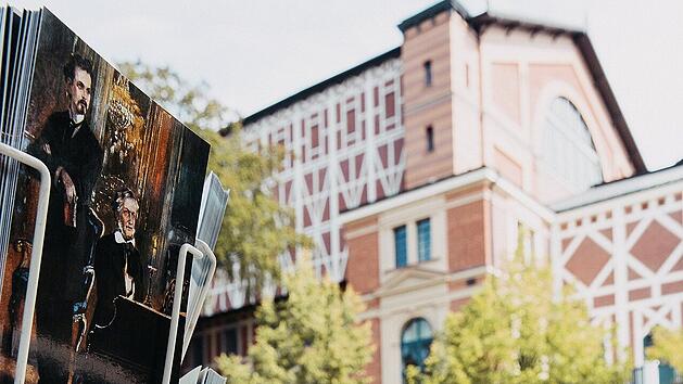 Das Bayreuther Festspielhaus ist gepr&auml;gt vom Komponisten Richard Wagner.