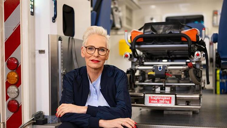 Bei RTL war sie in 1.500 Sendungen das Gesicht des Senders. Nun moderiert B&auml;rbel Sch&auml;fer  bei SAT.1 den "Notruf", der die Retter von in Not geratenen Menschen w&uuml;rdigt.