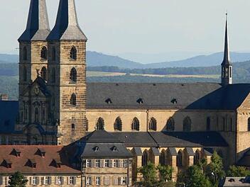 Ein  machtvolles Symbol  der Bamberger Geschichte weist schwere Schäden auf: die Klosterkirche auf dem Michelsberg.  Foto: Michael Wehner