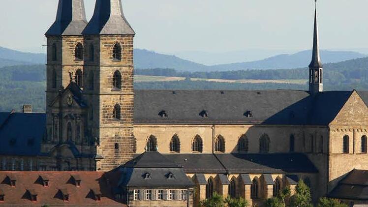 Ein  machtvolles Symbol  der Bamberger Geschichte weist schwere Schäden auf: die Klosterkirche auf dem Michelsberg.  Foto: Michael Wehner