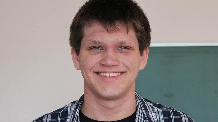 Steffen Hartmann: "Ich denke, dass ich das Abitur ganz gut packen werde. Im Moment denke ich vor allem die ganze Zeit daran, dass wir, wenn wir nächsten Freitag Mathe geschrieben haben, erst einmal ordentlich feiern. Danach müssen wir noch einmal zwei Wochen lang richtig für die mündlichen Prüfungen lernen. Ich freue mich auf den 14. Juni, weil dann das letzte Kolloquium geschafft ist." Und dann geht es mit Freunden für zwei Wochen in den Urlaub.