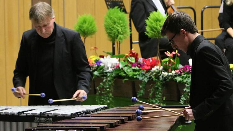 Reichlich Applaus verdiente sich der Musizierkreis Neustadt unter Leitung von Norbert Luche bei seinem Neujahrskonzert.Foto: Jochen Berger
