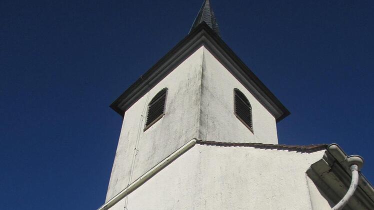 Die Wirmsthaler Kirche benötigt eine Außen- und Innensanierung. Über die Finanzierung ist sich der Markt Euerdorf noch nicht einig.  Winfried Ehling