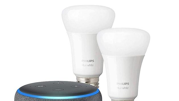 Smart Home für Einsteiger: Den Echo Dot 3 inklusive zwei Philips Hue LED-Lampen gibt es aktuell bei Amazon für nur 29,49 Euro.