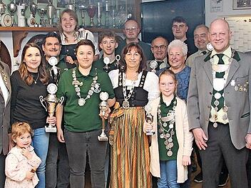 Die Majest&auml;ten, Vereinsmeister und Pokalgewinner der Gro&szlig;enbucher Sch&uuml;tzen.