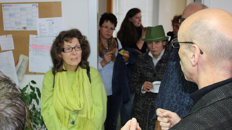 Geschäftsführer Walter Schweinsberg beantwortet die Fragen der Leser.