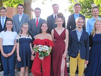 Elf Schüler und Schülerinnen der Rudolf-Steiner-Schule in Beiersdorf haben am Donnerstag ihr bestandenes Abitur gefeiert. Foto: Martin Koch