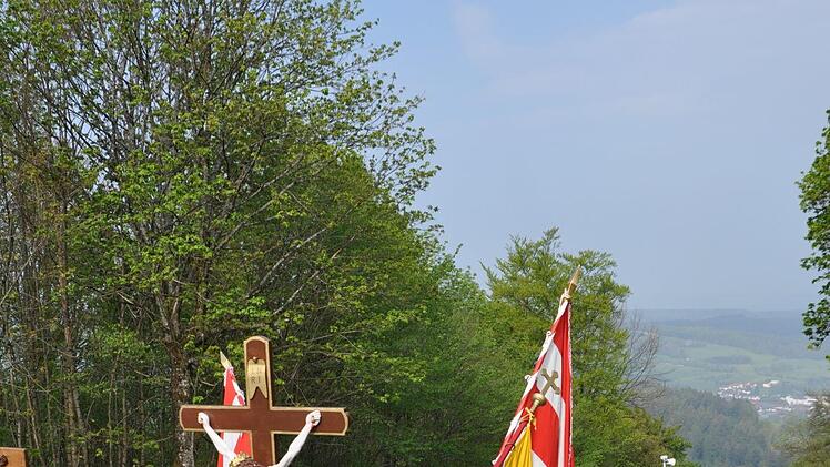 Eröffnung des Wallfahrtsjahres auf dem Maria Ehrenberg,  dem im Truppenübungsplatz Wildflecken gelegenen Wallfahrtsort.  Petra Heurich