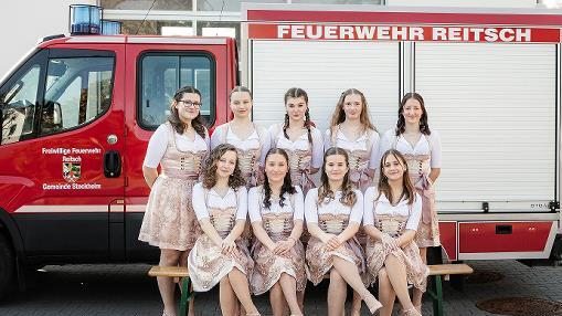 Die Festdamen der Feuerwehr Reitsch.
