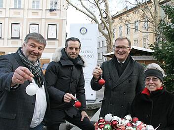 Klaus Stieringer, Rotary-Pr&auml;sident Johannes Schulz-Hess, OB Andreas Starke und Michaela Revelant von der Bamberger Tafel Foto: p