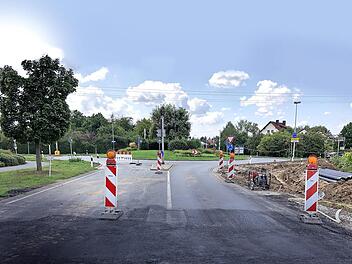 Der Kreisverkehr in Hirschaid wird am Monatg zur Baustelle. Die Verbindung Ostugehung - Industriestraße bleibt aber möglich. Foto: Landratsamtsamt Bamberg/Grafik: Franziska Schäfer