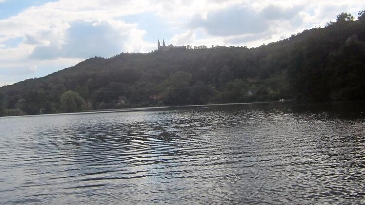 Im aufgestauten Main zwischen dem Kraftwerk Hausen und Lichtenfels war während des relativ niederschlagsarmen Sommers immer genügend Wasser im Fluss, so dass die Kanu- und Standup-Paddel-Saisongut verlaufen ist.