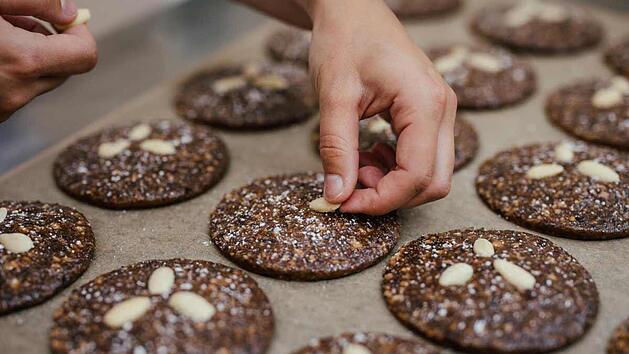 lebkuchenfrau_lebkuchen-dekorieren.jpg