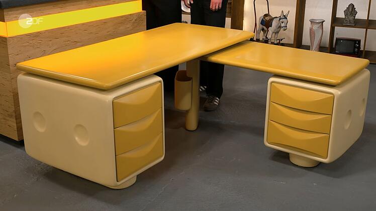 Der Designer-Schreibtisch "Igl Jet" von Ernest Igl aus den 1970er-Jahren war 1.300 bis 1.800 Euro wert. Jan Cizek bekam das St&uuml;ck f&uuml;r 900 Euro.