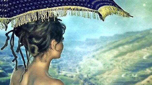 101 Geschichten unter dem Schirm: Performance mit Interaktion. Am Samstag im Entdeckungsraum (Eintritt frei) Kathinka Marcks