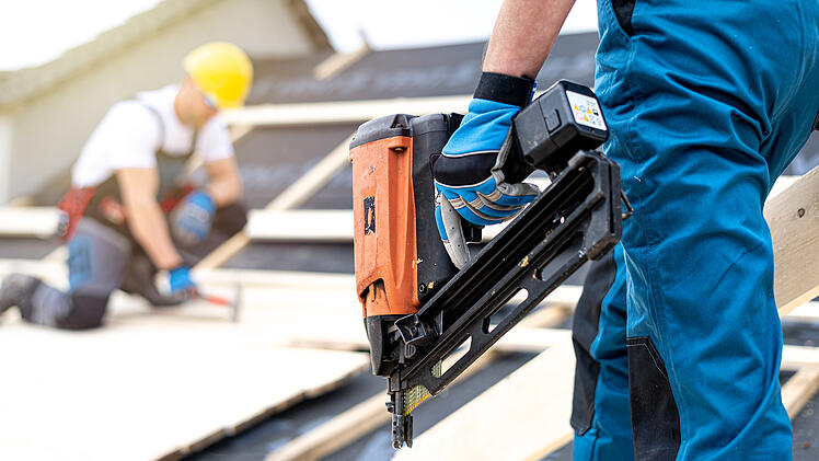 Baustelle, Druckluftnagler, Verletzung auf dem Bau