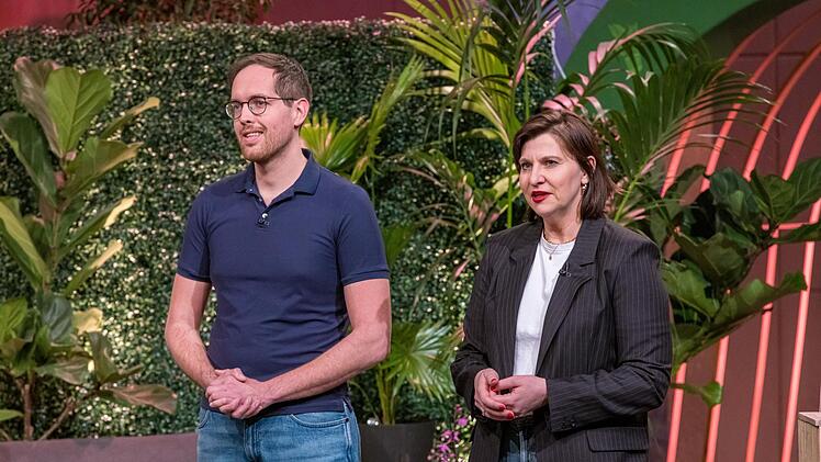Alexander Schmitt und Claudia Nassif sahnen  mit ihrem smarten Fitness-Tracker für Pflanzen FYTA einen riesen Deal ab.