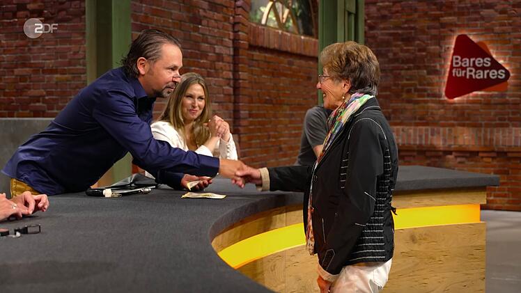 Pauritsch erhielt schlie&szlig;lich bei 3.000 Euro den Zuschlag. Danach &uuml;bersch&uuml;tten ihn alle mit Gl&uuml;ckw&uuml;nschen f&uuml;r das "grafische Kunstwerk im tollen Zustand, von einer tollen Firma".