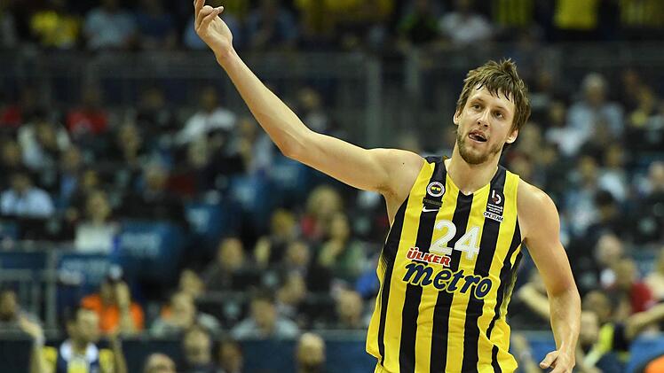 Der Tscheche Jan Vesely kam nach seiner Achillessehne-Verletzung stark zurück und trug mit 14 Punkten bei nur einem Fehlwurf zum Sieg von Istanbul bei. Foto: dpa