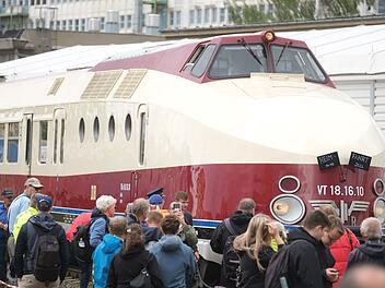 Ankunft des DDR-Prestigezuges VT 18.16 in Radebeul