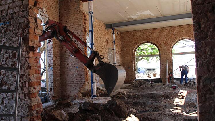 Das alte Heizhaus der ehemaligen Höchstadter Schuhfabrik Fortuna wird bald wieder genutzt. Foto: Andreas Dorsch