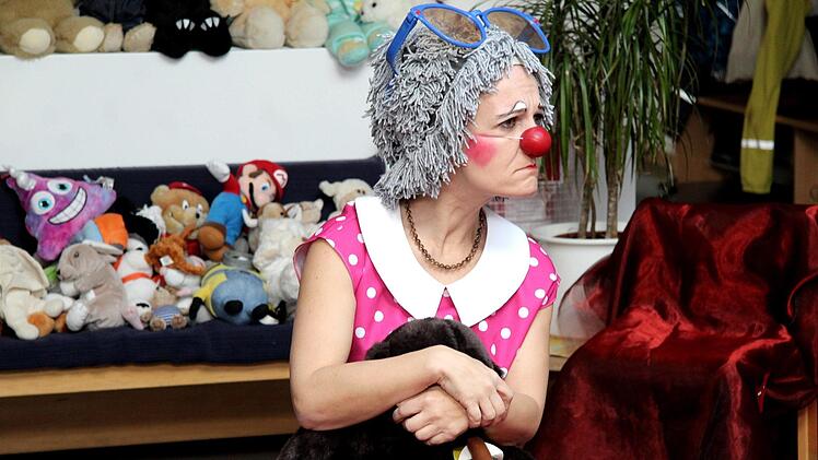 Klinik-Clown Rosa war zu Besuch in Weisendorf   Foto: Richard Sänger