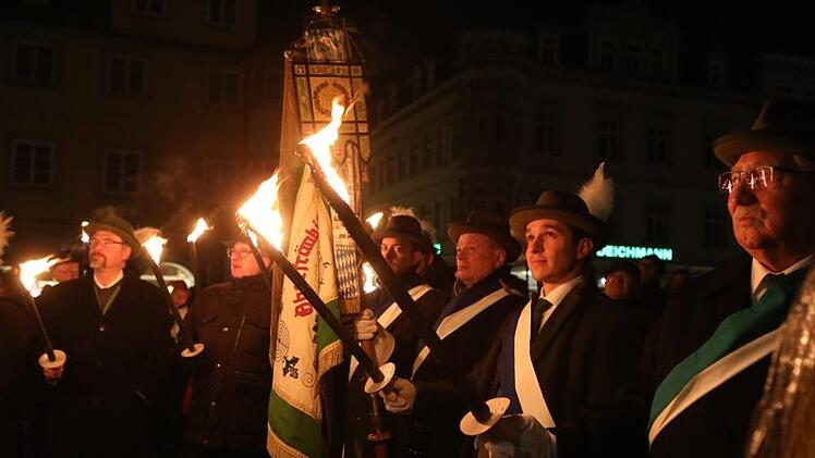 Mehrere Schützenvereine aus Oberfranken und Thüringen waren zum Zapfenstreich angereist. Foto: Barbara Herbst