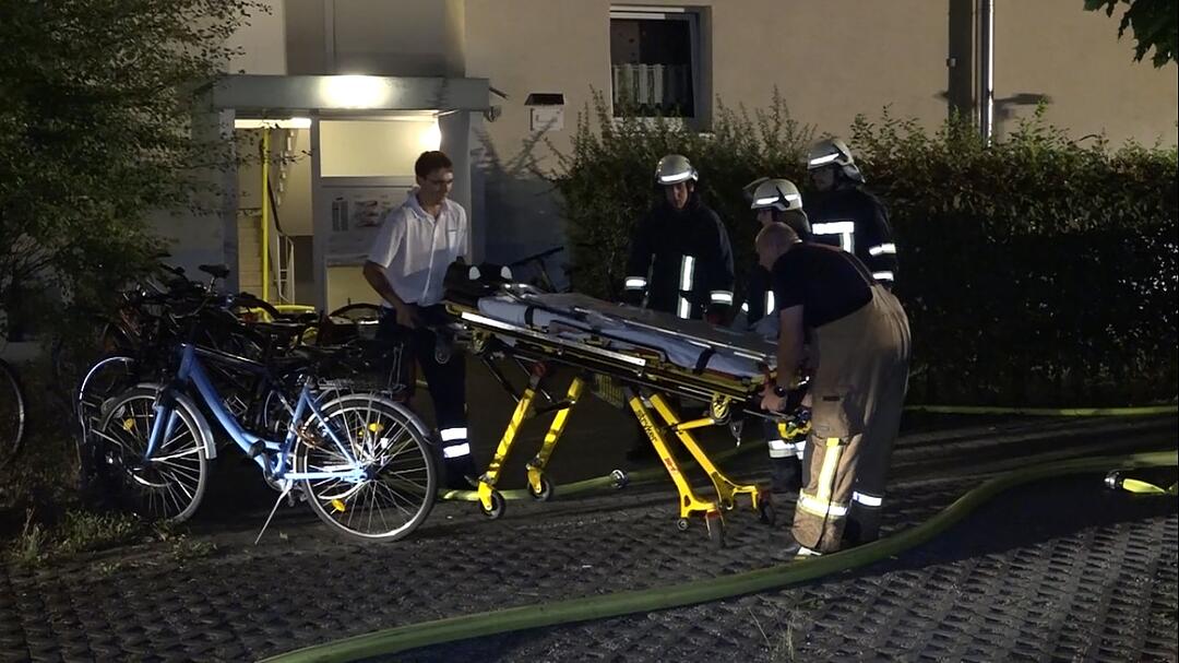 Bamberg: Brand in Mehrfamilienhaus - Feuerwehr findet leblosen Bewohner