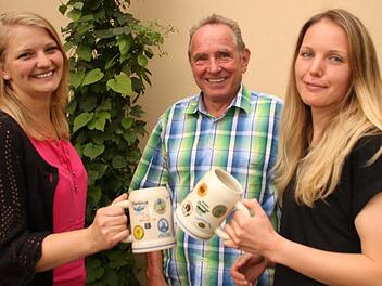 Der Moderator des Brauereifests, Walter Mackert, zusammen mit der der Brau- und Getränketechnologin Jana Neubert aus Nedensdorf (links) und der Braumeisterin Silvana Goller aus Bad Staffelstein - beide  werden natürlich beim Bierbrauerfest dabei sein.Matthais Einwag
