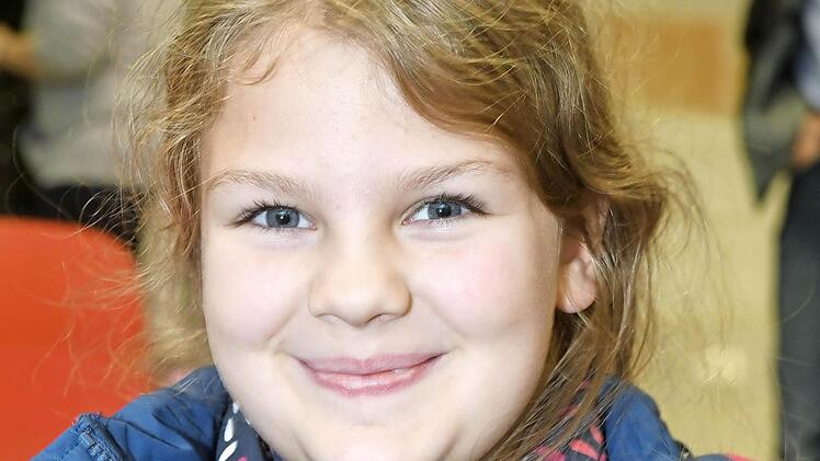 Lina (10): "Ich wusste nicht, dass es elf Millionen Kinder in Deutschland gibt. Ich würde den beiden von der Kinder-Uni eine Eins geben, weil sie alles gut erklärt haben und weil sie sich abgewechselt haben. Das war mal was Neues." Foto: Ronald Rinklef