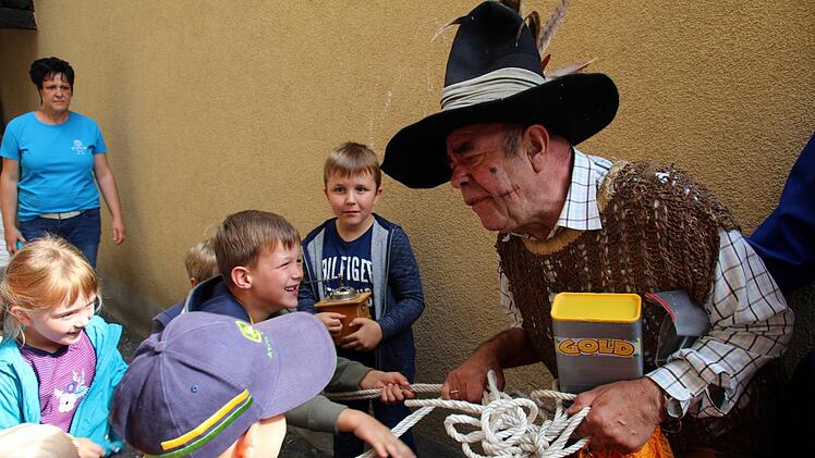 Fesseln anlegen Foto: Bettina Knauth