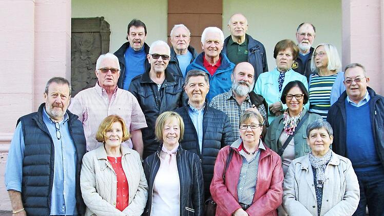 Längst nicht mehr alle Ehemaligen fanden sich zum Klassentreffen des Schuljahrgangs 1946/47 in Hammelburg ein, das Wolfgang Baier (links) organisierte.  Foto: Winfried Ehling