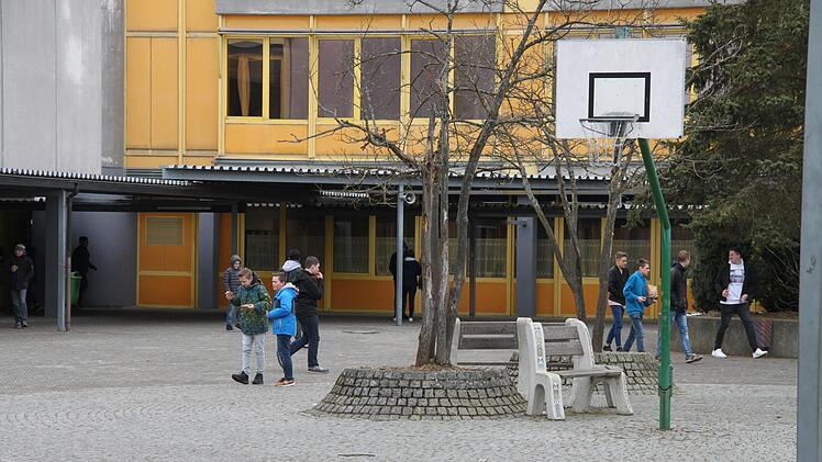 Die Zahl der Schüler an der Mittelschule Altenkunstadt ist leicht gesunken von 315 auf 296. Einen Grund zur Besorgnis sah man bei der Schulverbandsversammlung in dem leichten Rückgang nicht.  Foto: Stephan Stöckel