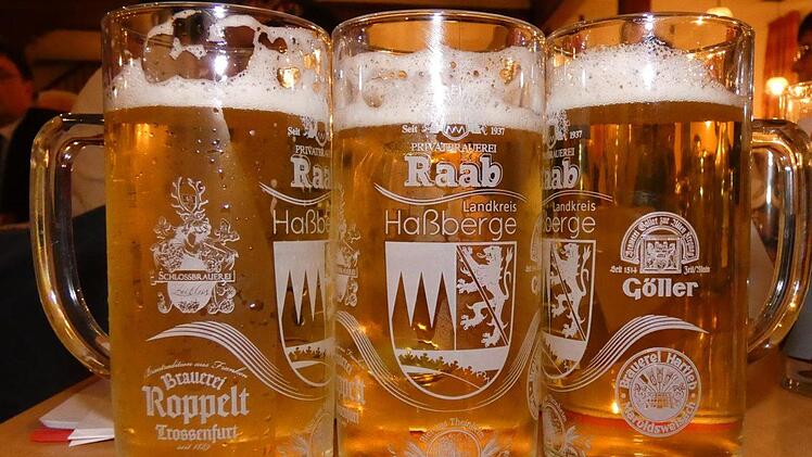 Ein süffiges Bier aus den Brauereien im Landkreis schmeckt.