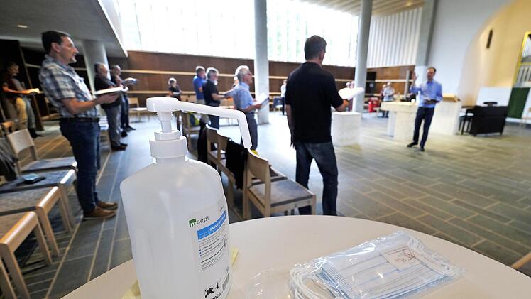 Chorprobe unter Beachtung der Hygienebestimmungen und der Abstandsregel.  Foto: FSB