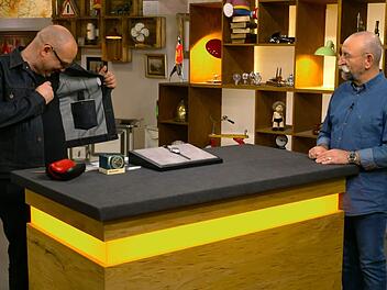 Der Experte zeigte Horst Lichter seine Schweißränder: "Wow! Das war tatsächlich ohne Mist für mich der schönste Uhrenfall bis jetzt."