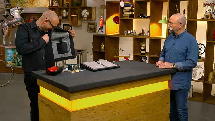 Der Experte zeigte Horst Lichter seine Schweißränder: "Wow! Das war tatsächlich ohne Mist für mich der schönste Uhrenfall bis jetzt."